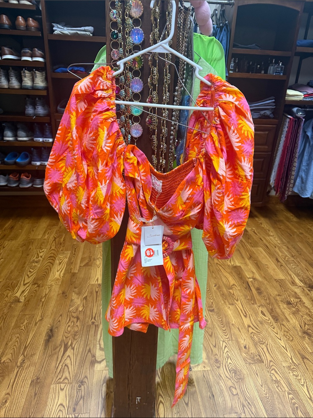 NWT SIZE SMALL. Floral Puff-Sleeve jumper romper Orange and Pink vacation